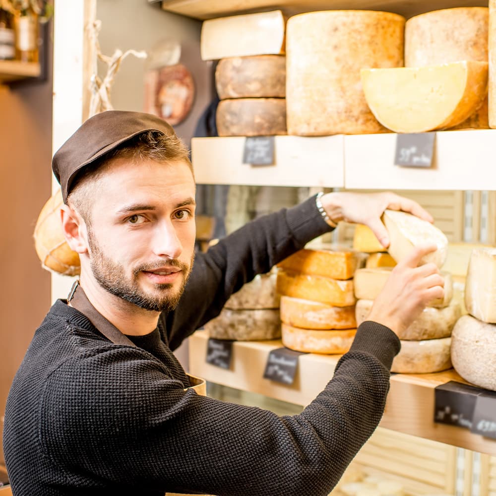 Revenda de laticínios oportunidade de lucro no fim de ano.